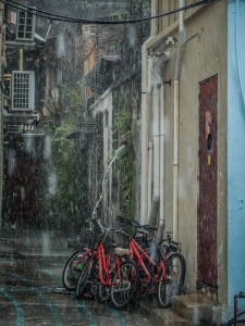 Een warme douche na een fietstocht in de regen...